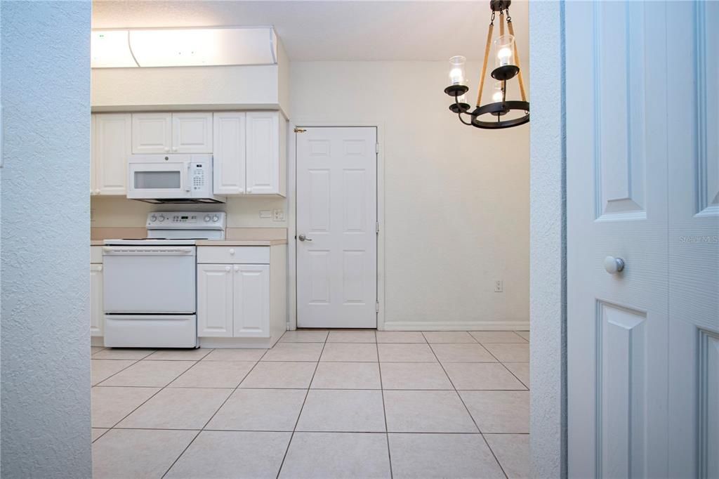 Active With Contract: $239,000 (2 beds, 2 baths, 1320 Square Feet)