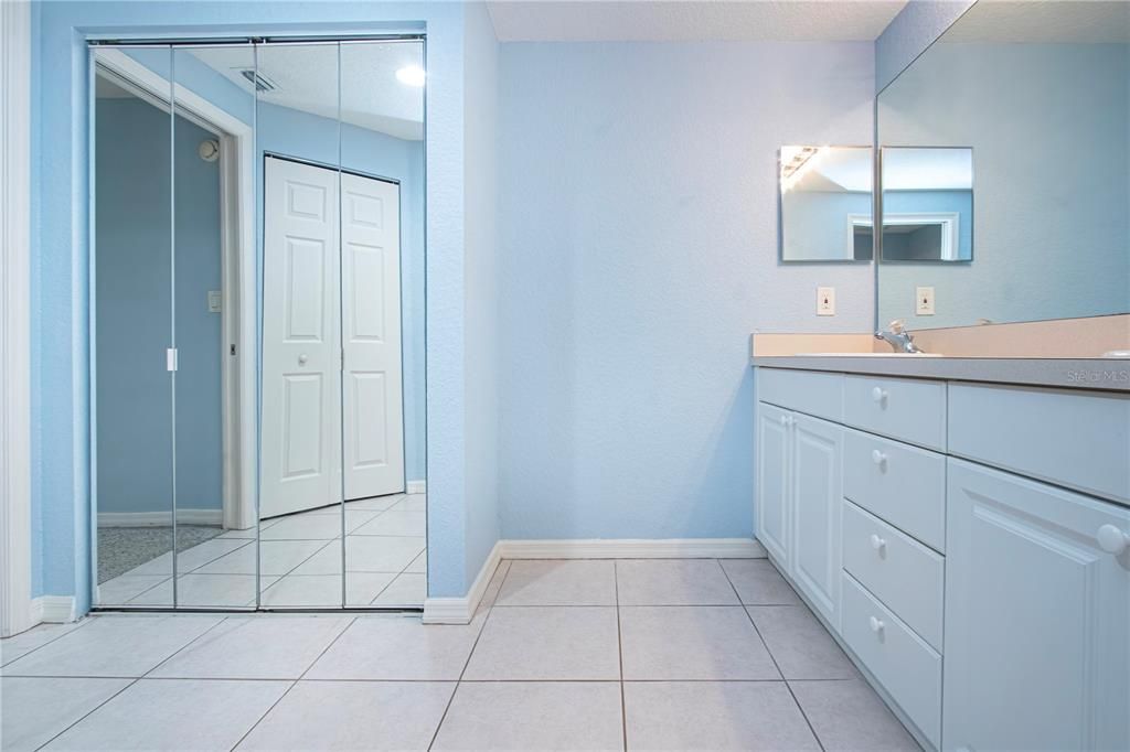 Active With Contract: $239,000 (2 beds, 2 baths, 1320 Square Feet)