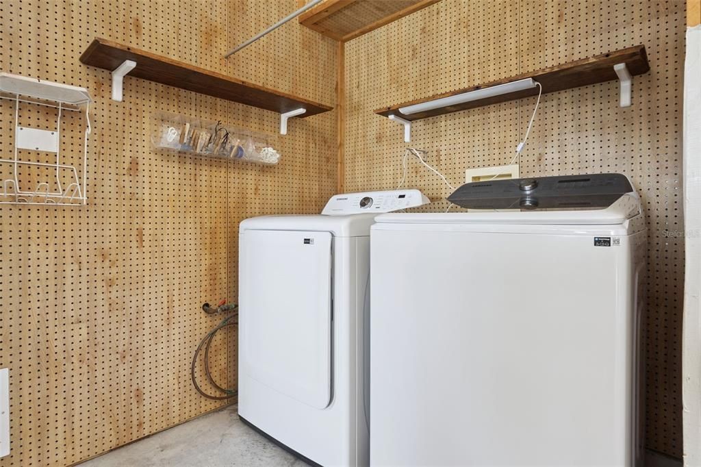 Под контрактом: $230,000 (2 спален, 2 ванн, 1307 Квадратных фут)