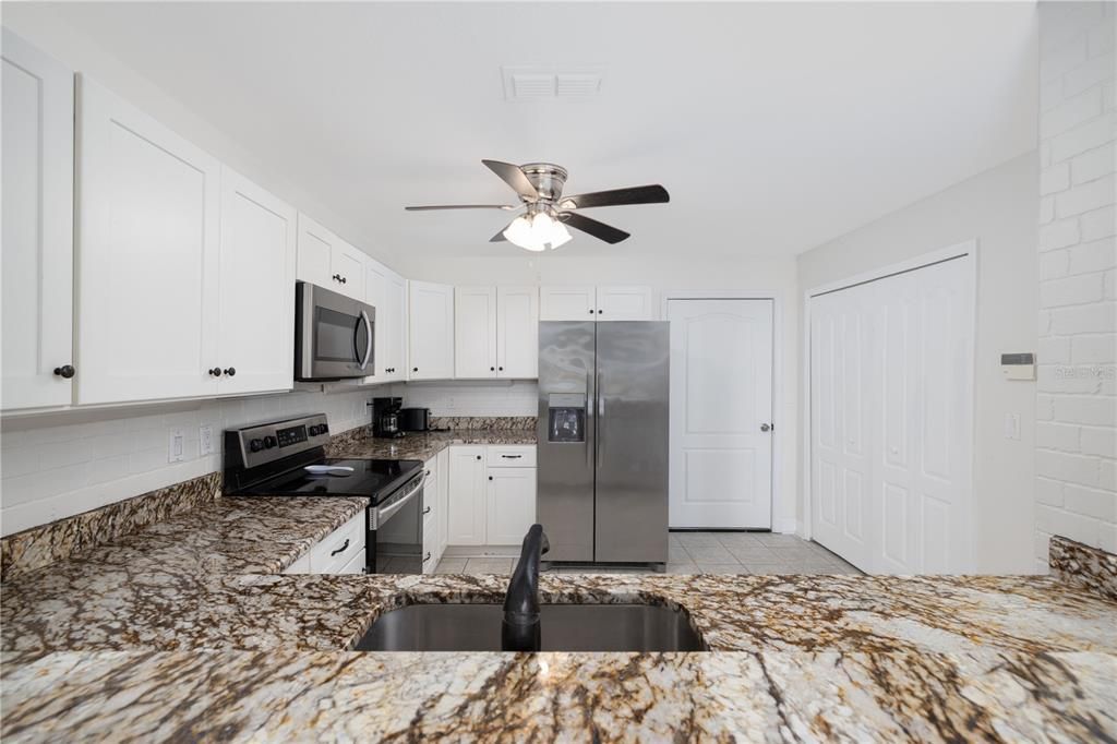 На продажу: $799,000 (3 спален, 2 ванн, 2216 Квадратных фут)