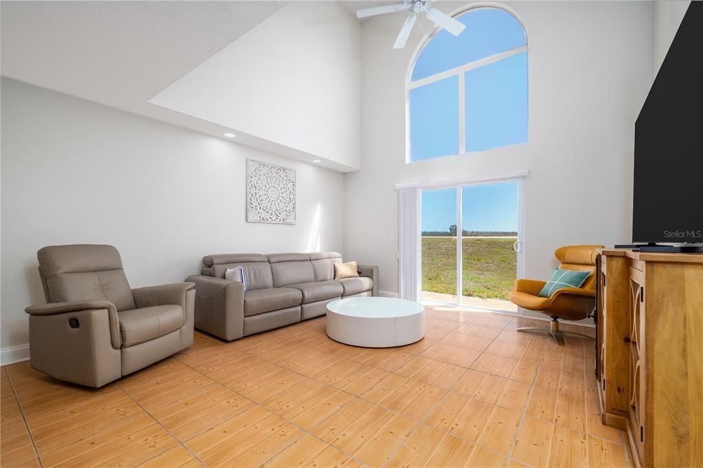 На продажу: $799,000 (3 спален, 2 ванн, 2216 Квадратных фут)