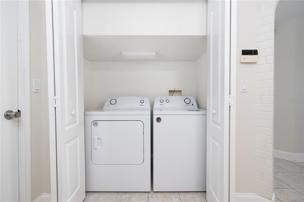 На продажу: $799,000 (3 спален, 2 ванн, 2216 Квадратных фут)