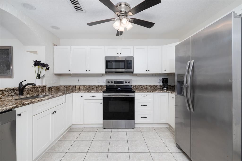 На продажу: $799,000 (3 спален, 2 ванн, 2216 Квадратных фут)