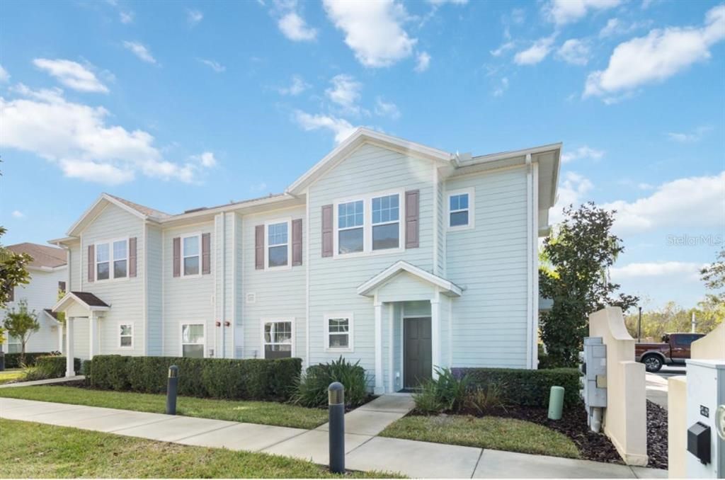 Active With Contract: $1,950 (4 beds, 3 baths, 1694 Square Feet)
