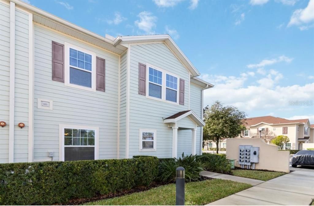 Active With Contract: $1,950 (4 beds, 3 baths, 1694 Square Feet)
