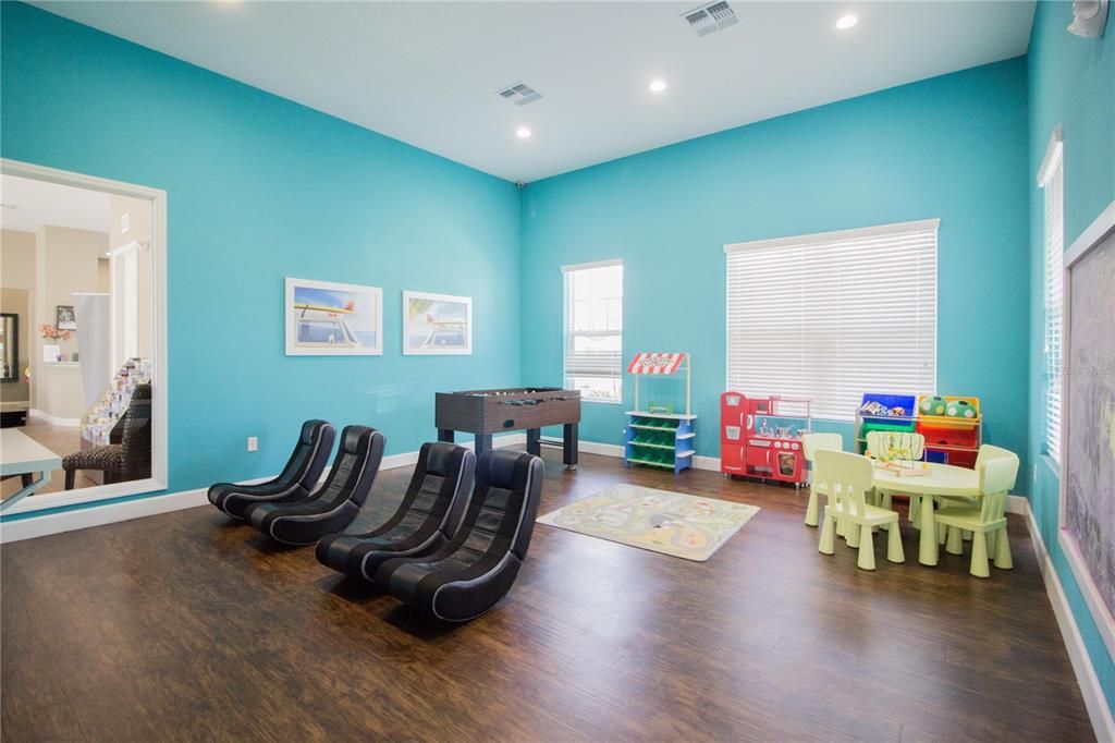 Active With Contract: $1,950 (4 beds, 3 baths, 1694 Square Feet)