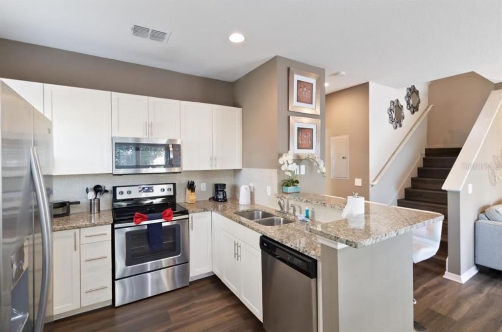 Active With Contract: $1,950 (4 beds, 3 baths, 1694 Square Feet)