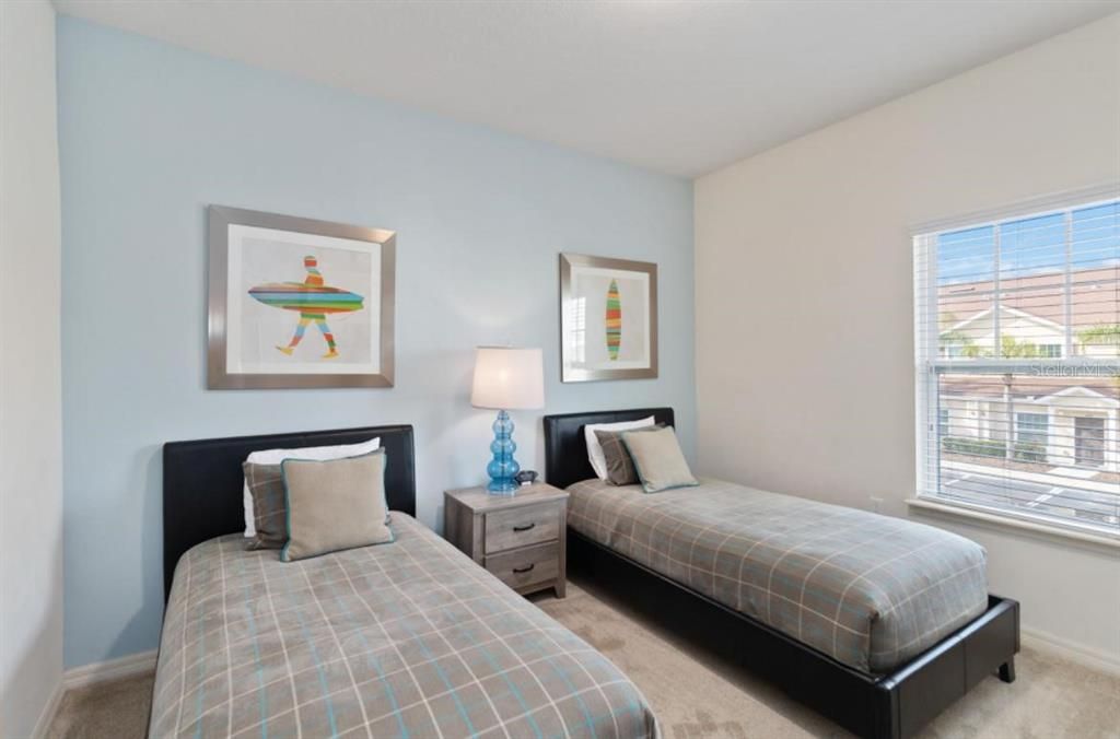 Active With Contract: $1,950 (4 beds, 3 baths, 1694 Square Feet)