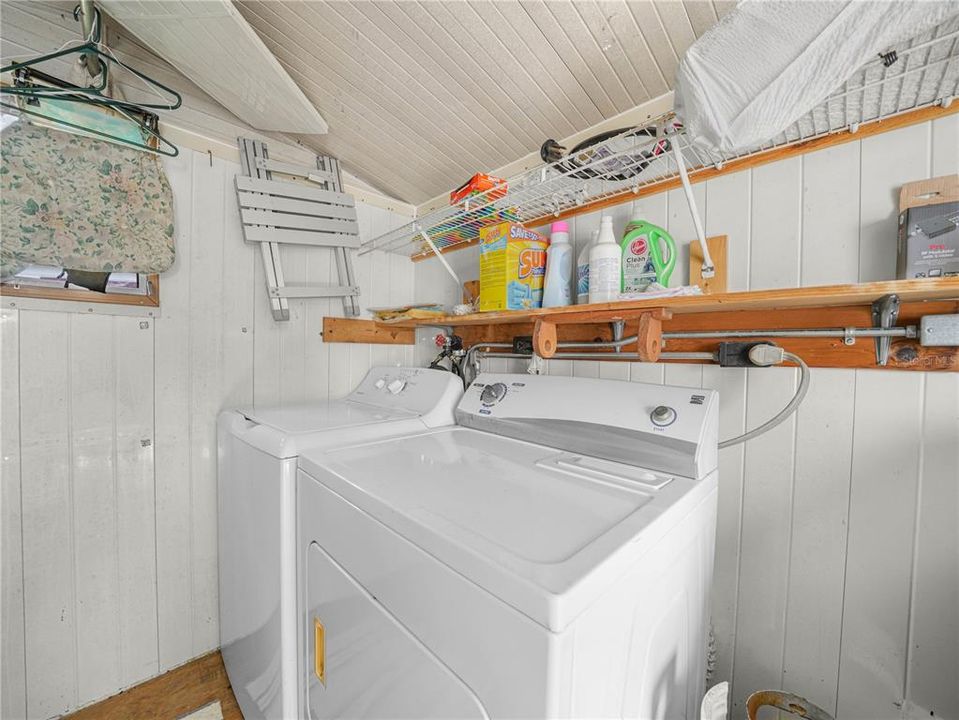 На продажу: $117,500 (2 спален, 1 ванн, 708 Квадратных фут)