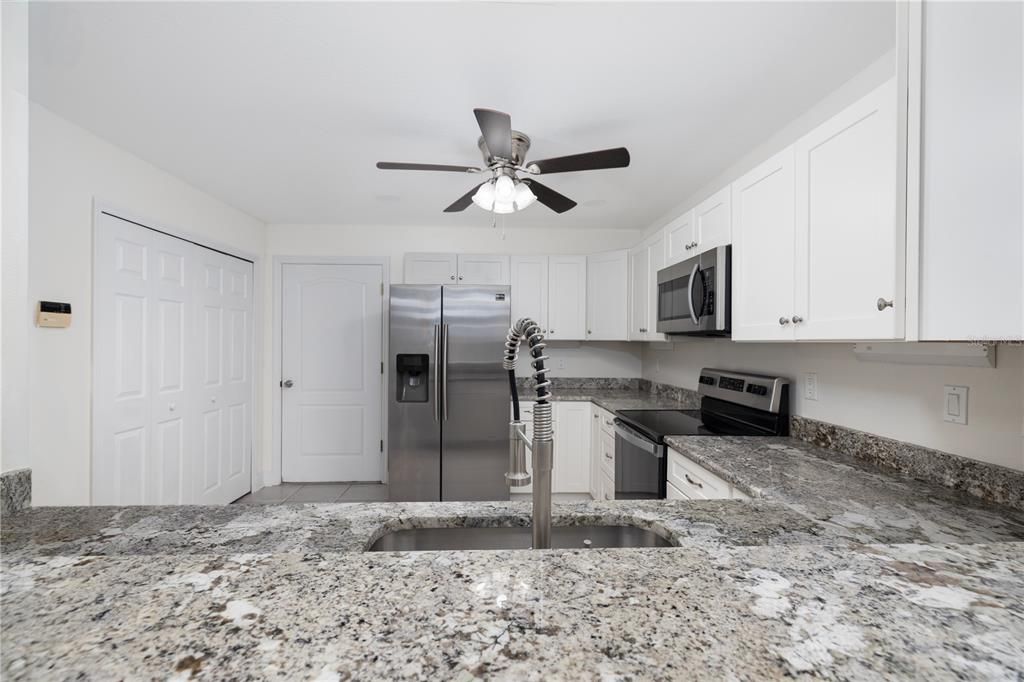 На продажу: $779,000 (3 спален, 2 ванн, 1996 Квадратных фут)