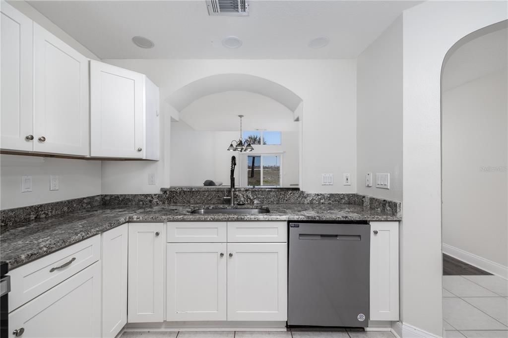 На продажу: $779,000 (3 спален, 2 ванн, 1996 Квадратных фут)