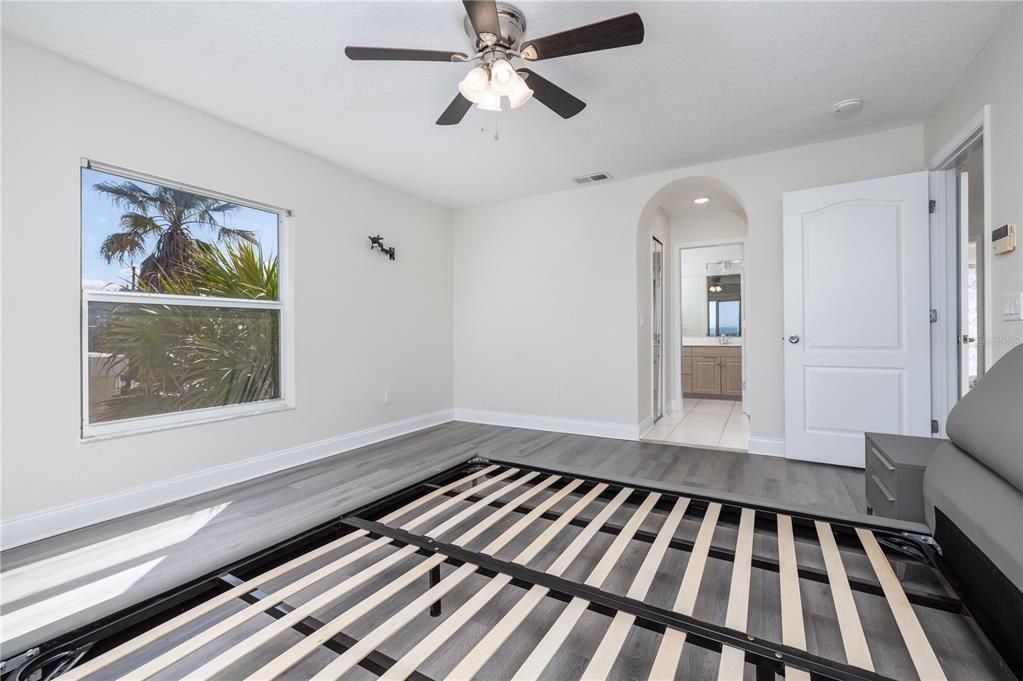 На продажу: $779,000 (3 спален, 2 ванн, 1996 Квадратных фут)