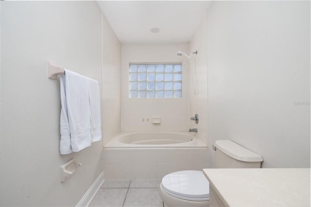 На продажу: $779,000 (3 спален, 2 ванн, 1996 Квадратных фут)