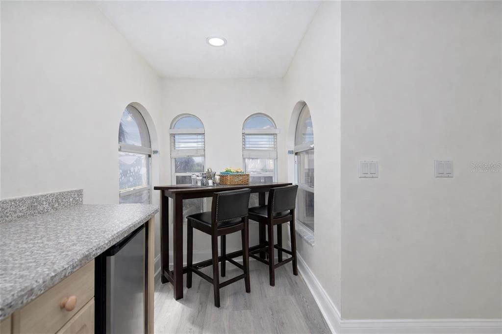 На продажу: $779,000 (3 спален, 2 ванн, 1996 Квадратных фут)