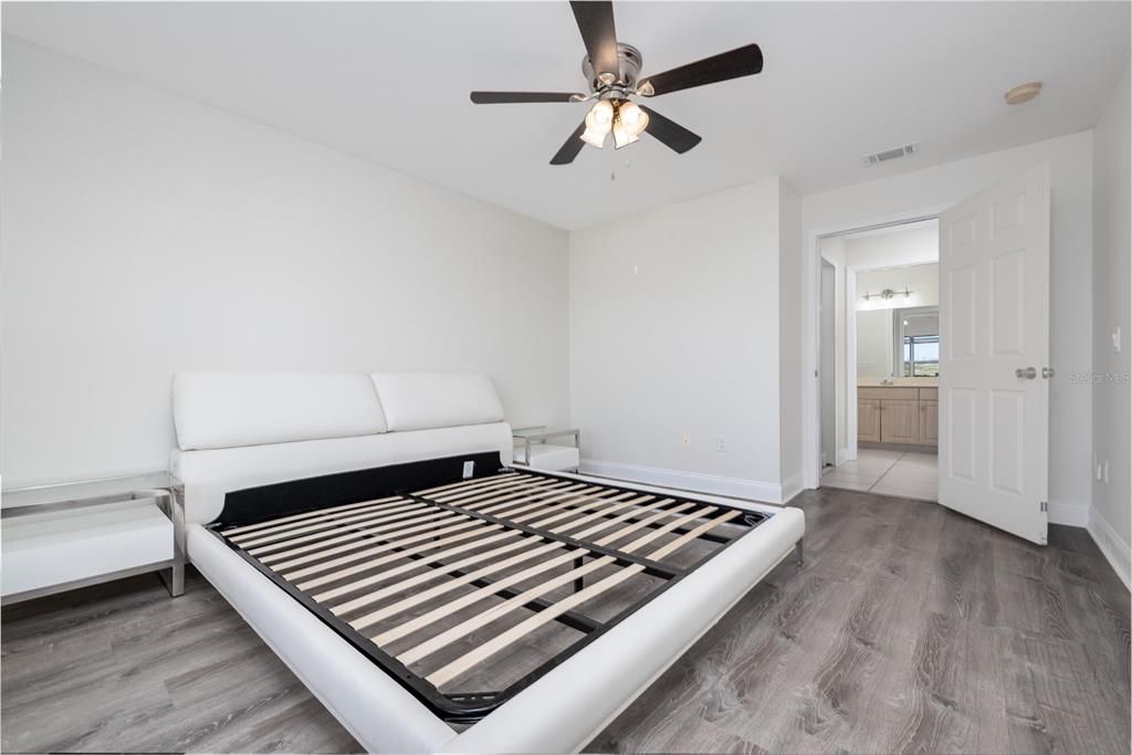 На продажу: $779,000 (3 спален, 2 ванн, 1996 Квадратных фут)