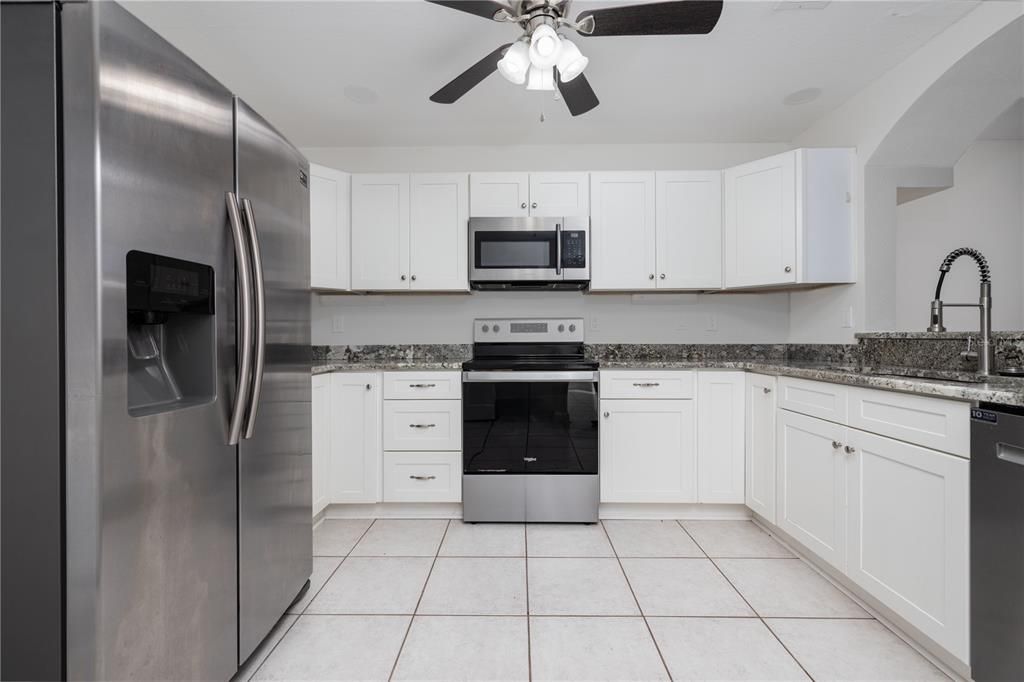 На продажу: $779,000 (3 спален, 2 ванн, 1996 Квадратных фут)