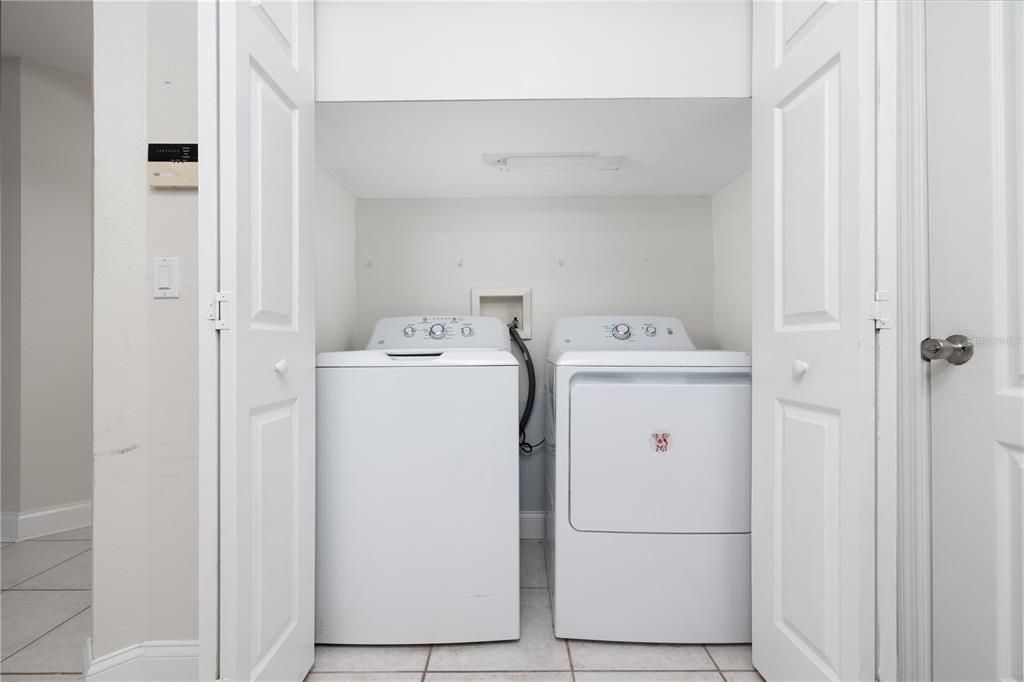 На продажу: $779,000 (3 спален, 2 ванн, 1996 Квадратных фут)