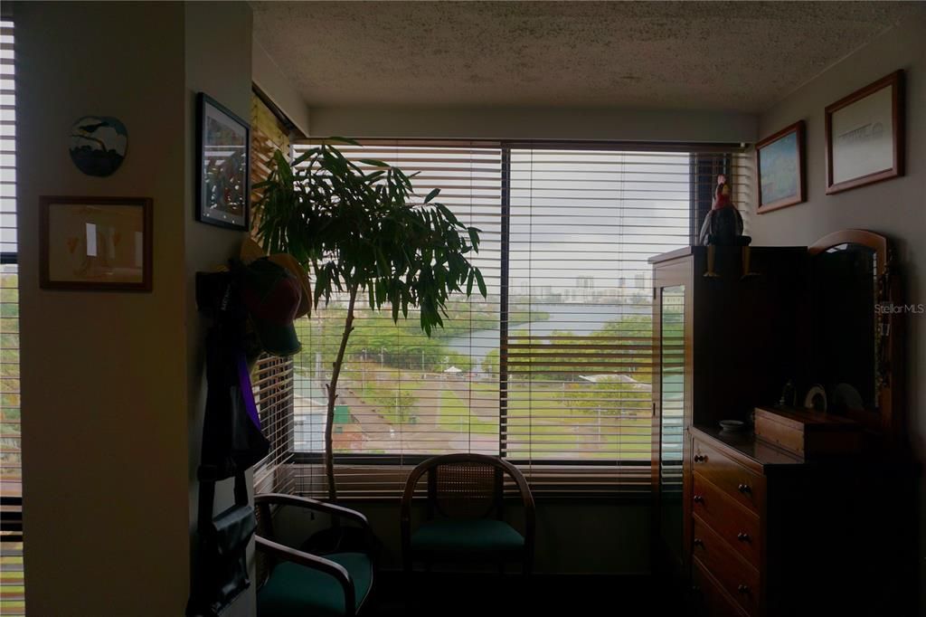 На продажу: $499,000 (2 спален, 1 ванн, 817 Квадратных фут)