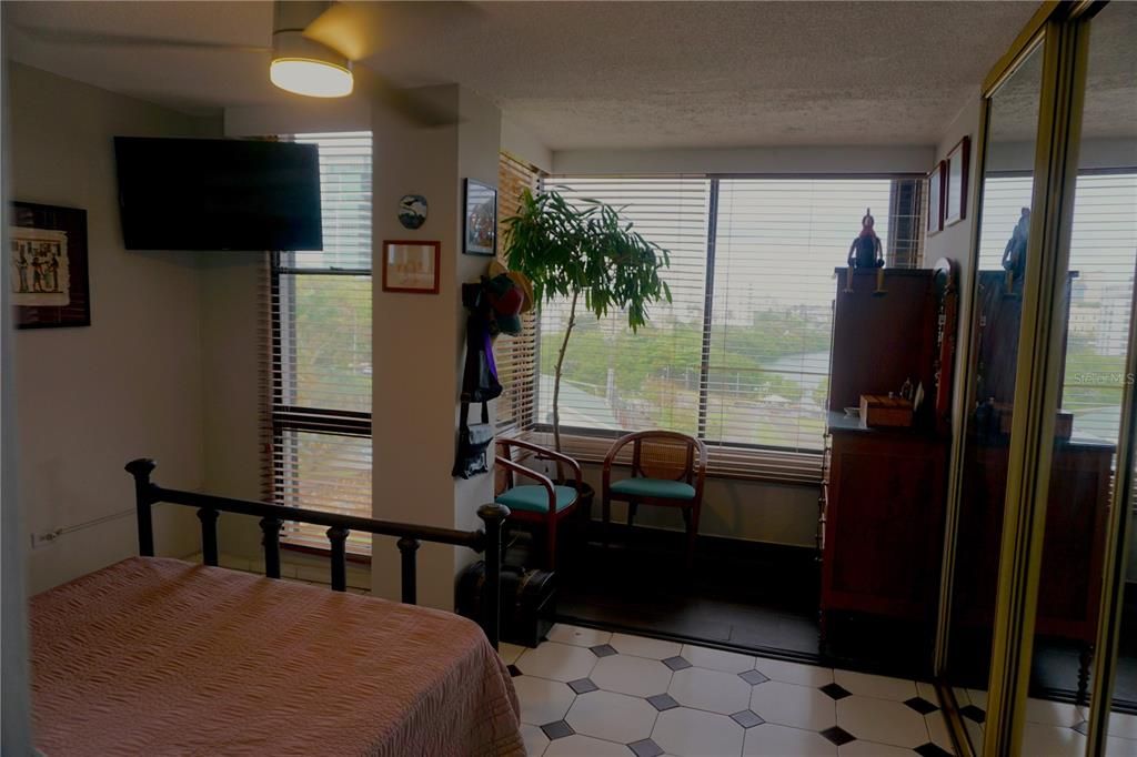 На продажу: $499,000 (2 спален, 1 ванн, 817 Квадратных фут)