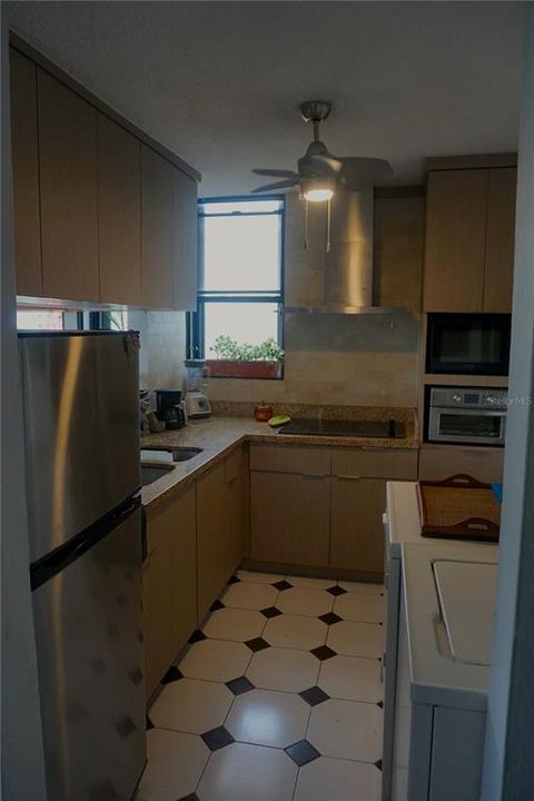 На продажу: $499,000 (2 спален, 1 ванн, 817 Квадратных фут)