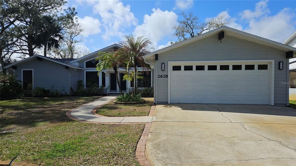 Activo con contrato: $1,299,900 (4 camas, 4 baños, 2130 Pies cuadrados)