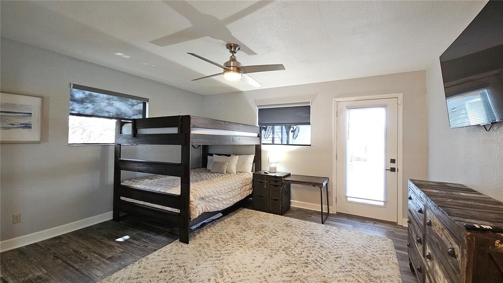 Activo con contrato: $1,299,900 (4 camas, 4 baños, 2130 Pies cuadrados)