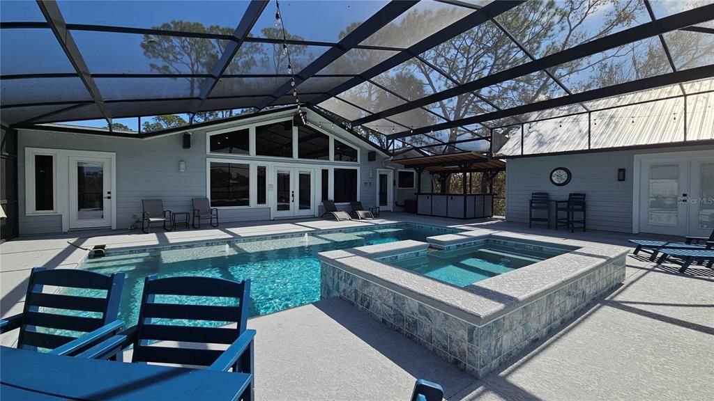 Activo con contrato: $1,299,900 (4 camas, 4 baños, 2130 Pies cuadrados)
