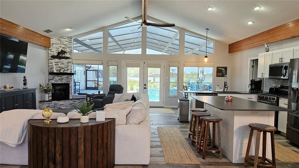 Activo con contrato: $1,299,900 (4 camas, 4 baños, 2130 Pies cuadrados)