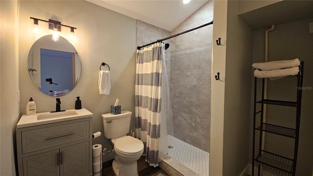 Activo con contrato: $1,299,900 (4 camas, 4 baños, 2130 Pies cuadrados)
