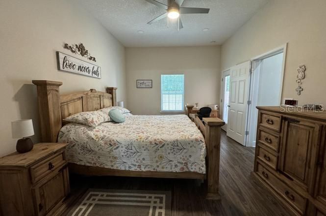 For Sale: $329,999 (3 beds, 2 baths, 1472 Square Feet)