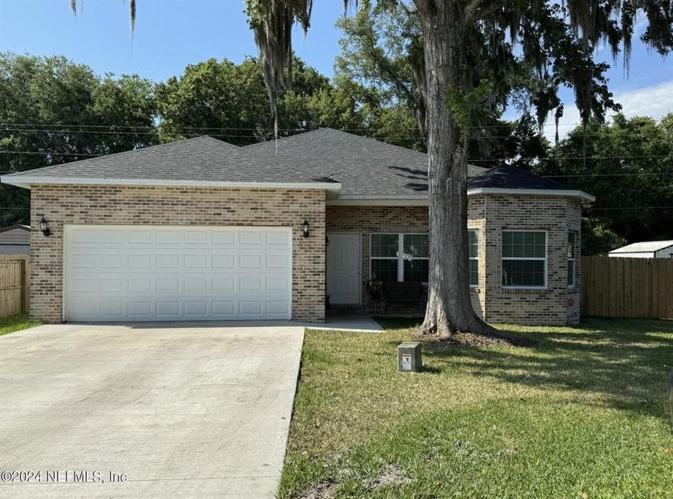 For Sale: $329,999 (3 beds, 2 baths, 1472 Square Feet)