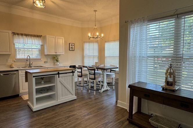 For Sale: $329,999 (3 beds, 2 baths, 1472 Square Feet)
