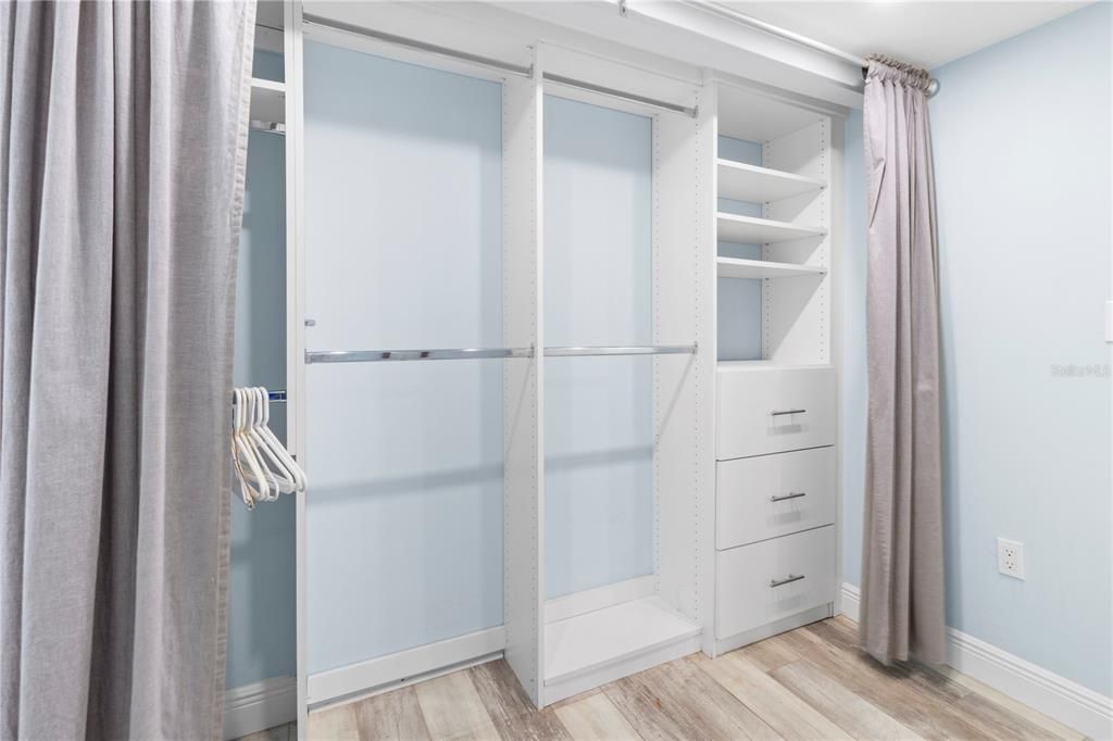 На продажу: $349,900 (2 спален, 2 ванн, 636 Квадратных фут)