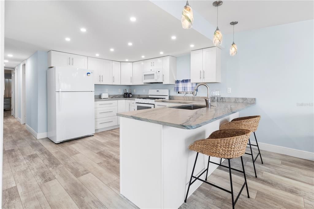 На продажу: $349,900 (2 спален, 2 ванн, 636 Квадратных фут)