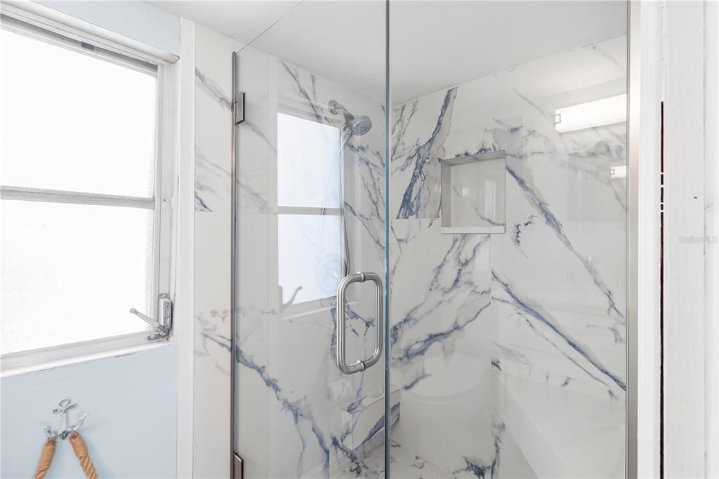 На продажу: $349,900 (2 спален, 2 ванн, 636 Квадратных фут)