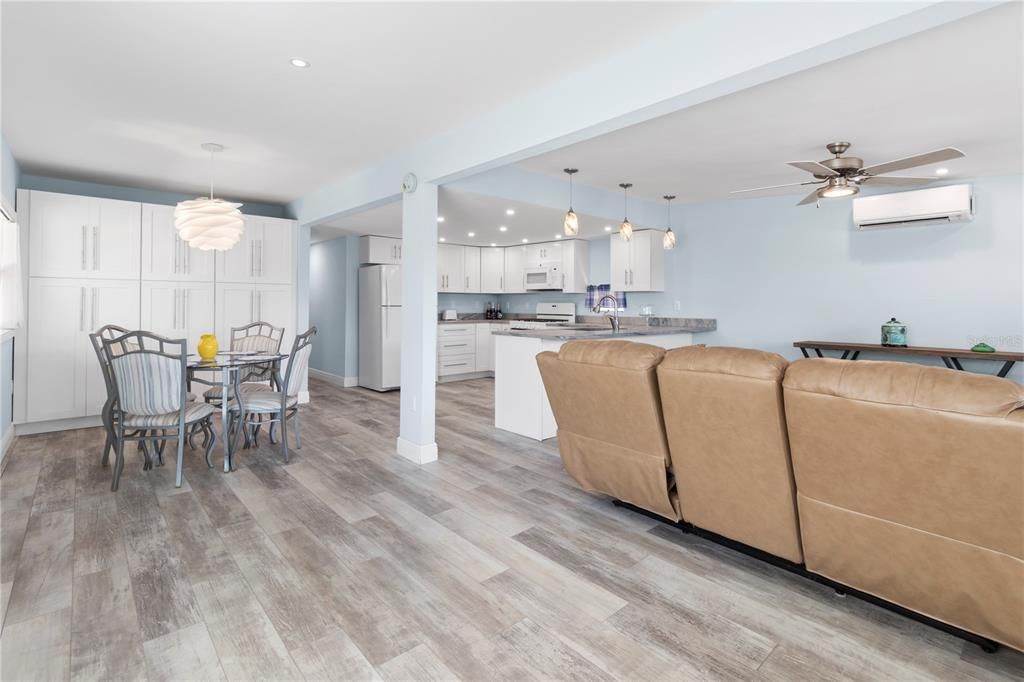 На продажу: $349,900 (2 спален, 2 ванн, 636 Квадратных фут)