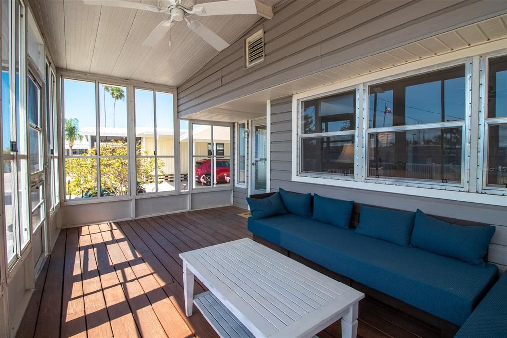 На продажу: $349,900 (2 спален, 2 ванн, 636 Квадратных фут)