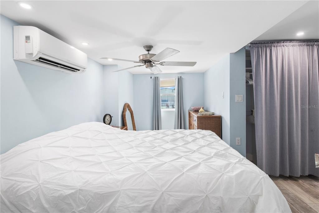 На продажу: $349,900 (2 спален, 2 ванн, 636 Квадратных фут)