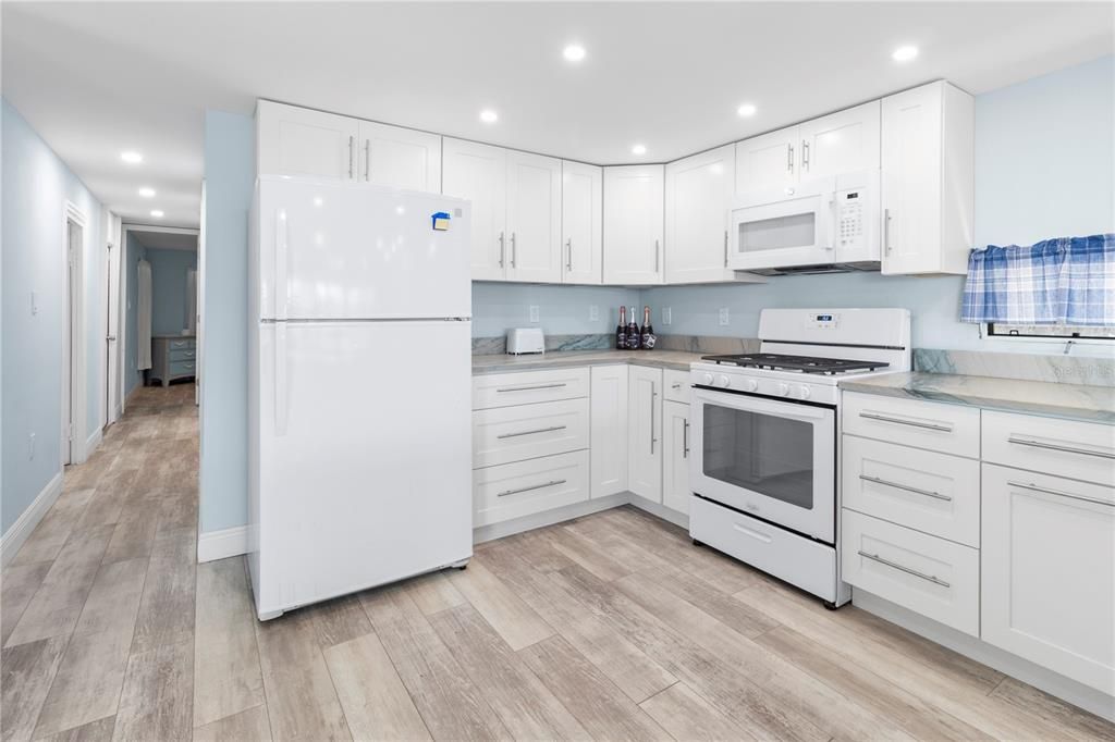 На продажу: $349,900 (2 спален, 2 ванн, 636 Квадратных фут)