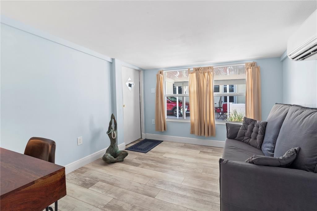 На продажу: $349,900 (2 спален, 2 ванн, 636 Квадратных фут)