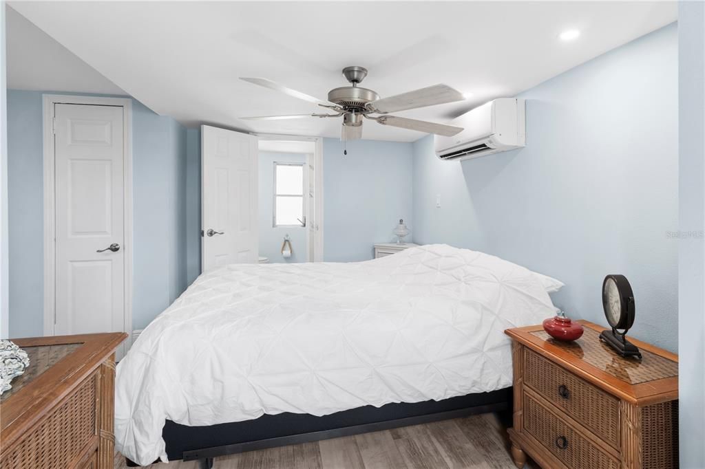 На продажу: $349,900 (2 спален, 2 ванн, 636 Квадратных фут)