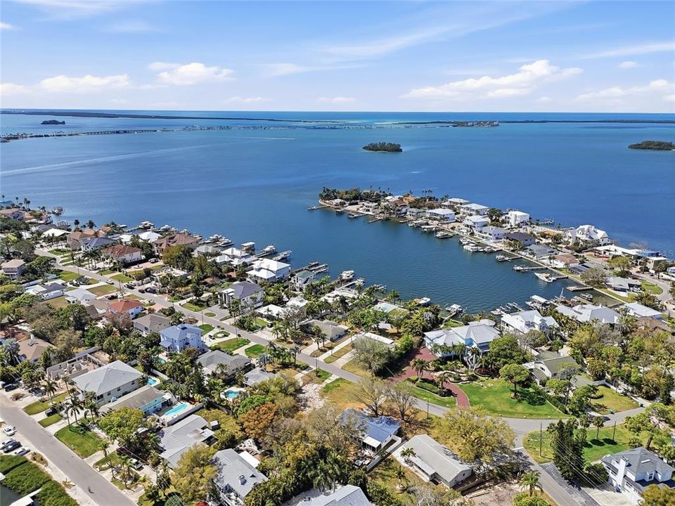 На продажу: $400,000 (0.22 acres)