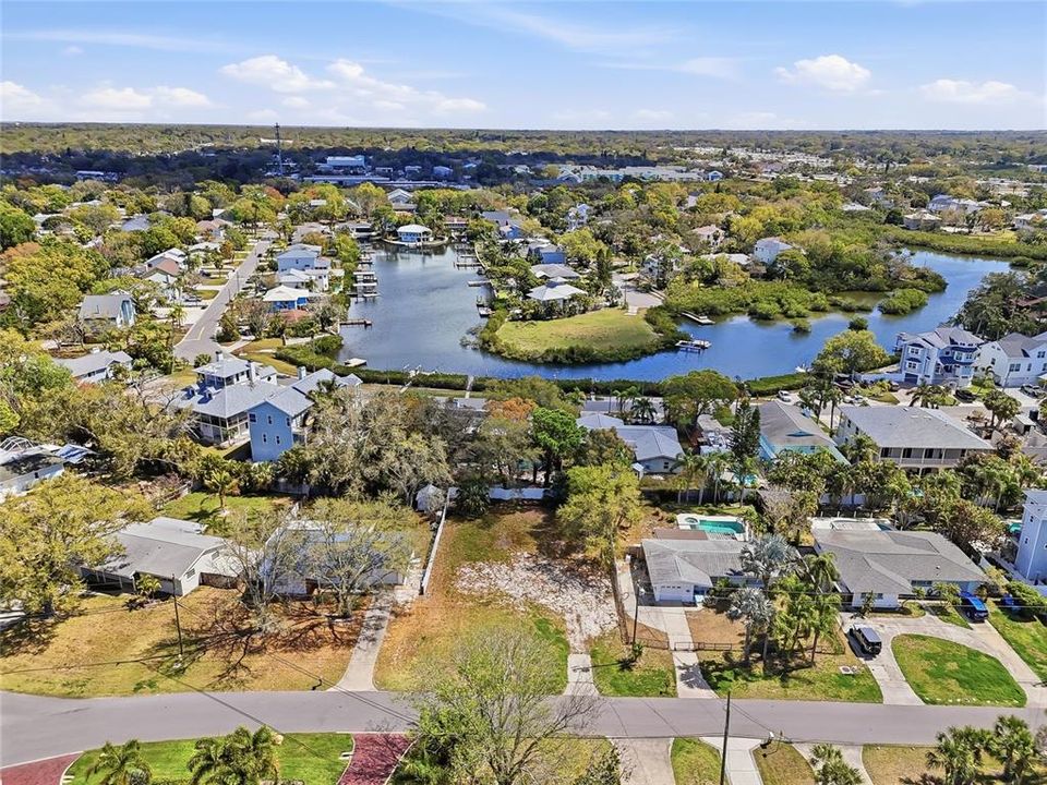 На продажу: $400,000 (0.22 acres)