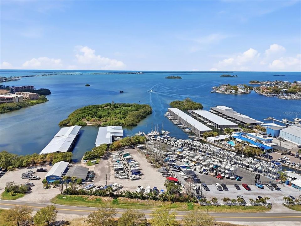 На продажу: $400,000 (0.22 acres)