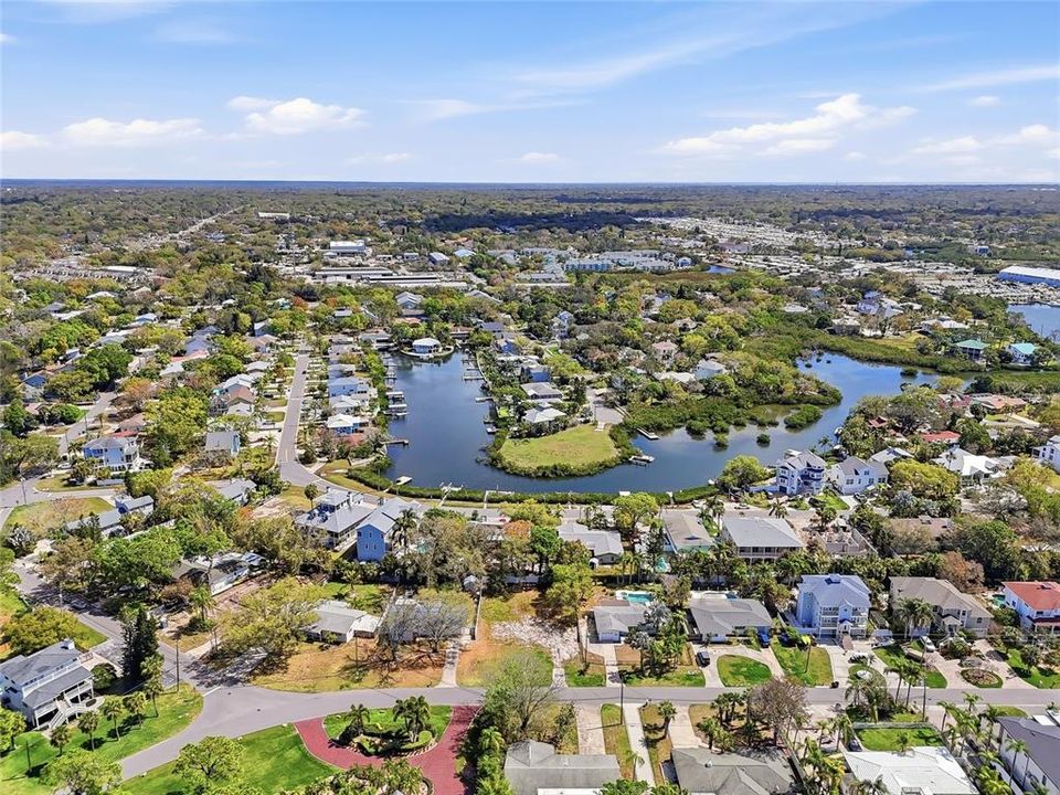 На продажу: $400,000 (0.22 acres)