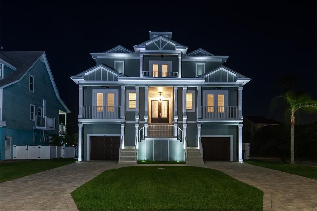 На продажу: $400,000 (0.22 acres)