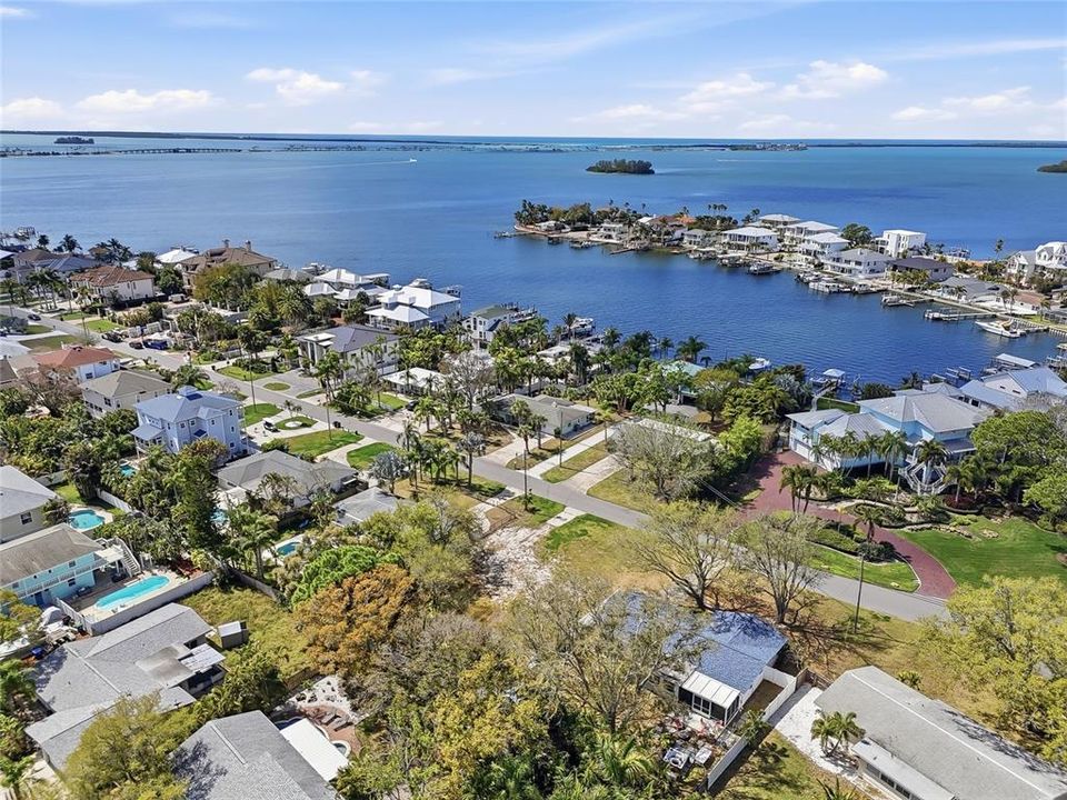 На продажу: $400,000 (0.22 acres)