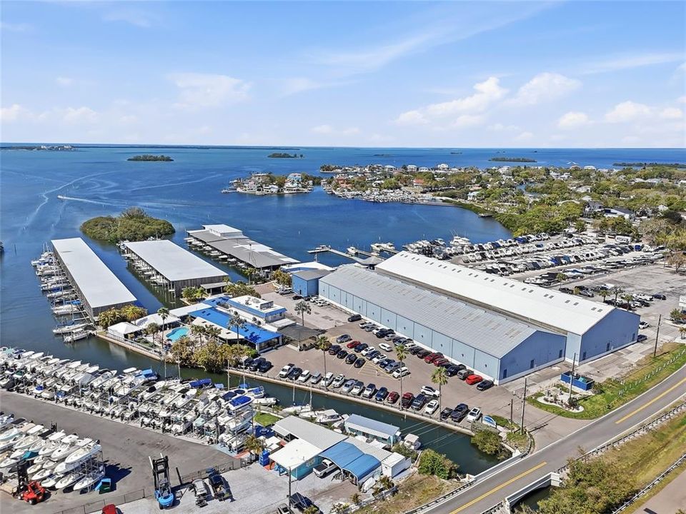 На продажу: $400,000 (0.22 acres)