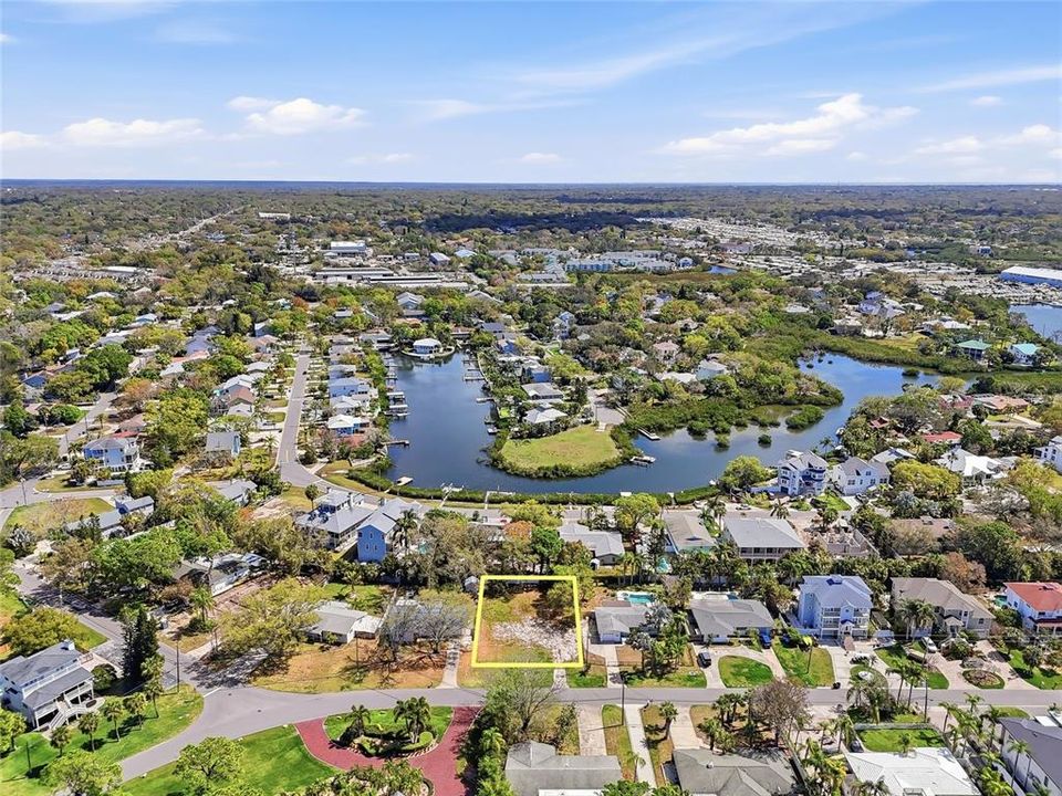 На продажу: $400,000 (0.22 acres)