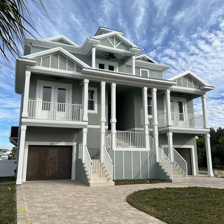 На продажу: $400,000 (0.22 acres)